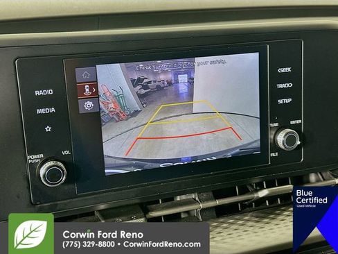 Used 2024 Kia Carnival LX FWD image 16