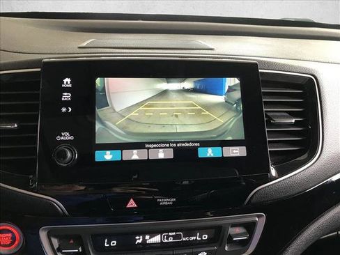 Used 2022 Honda Pilot Touring image 11