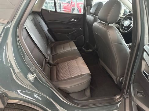 Used 2025 Chevrolet Trax LT FWD image 38