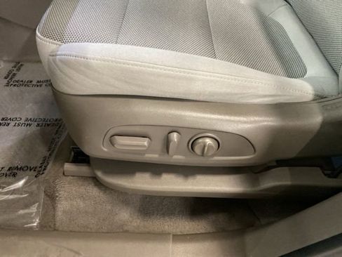 Used 2021 Chevrolet Traverse LT FWD image 25