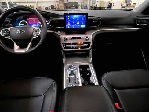 Certified 2024 Ford Explorer XLT w/ Equipment Group 202A AWD/4WD image 14