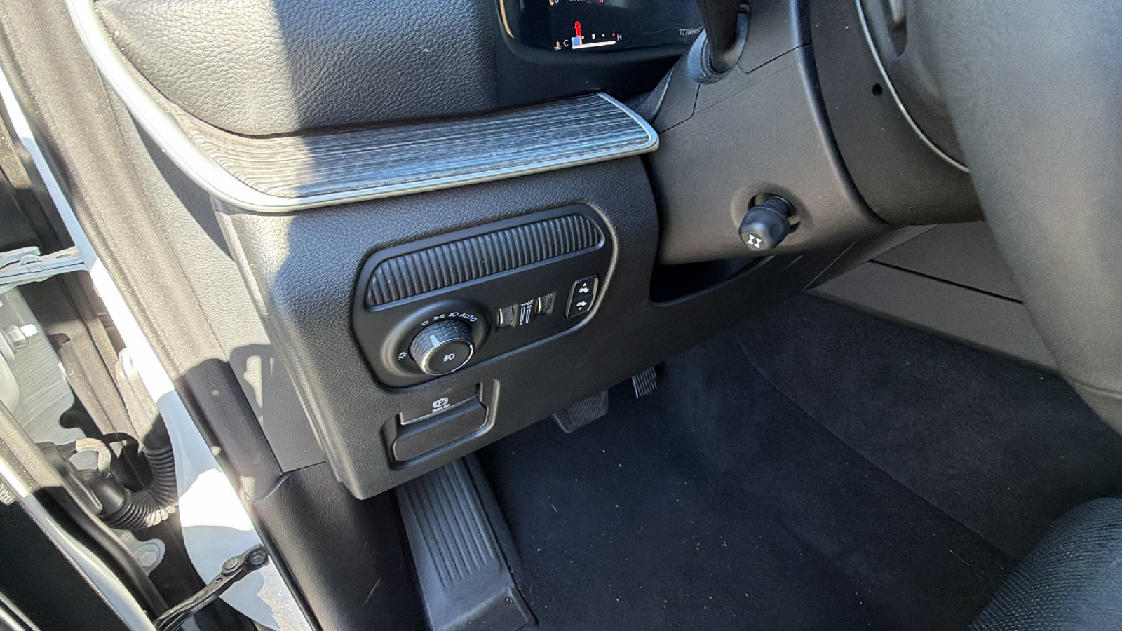 Used 2024 Jeep Wagoneer L Series II w/ Flexible Seating Group AWD/4WD image 27