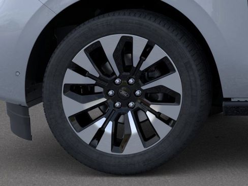 New 2025 Ford Expedition Platinum w/ Driver's Package image 19