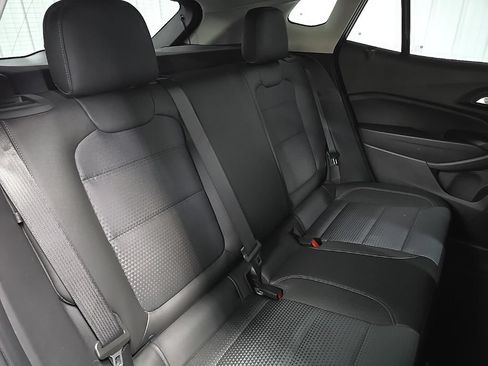 Used 2024 Chevrolet Trax LT w/ LT Convenience Package FWD image 16