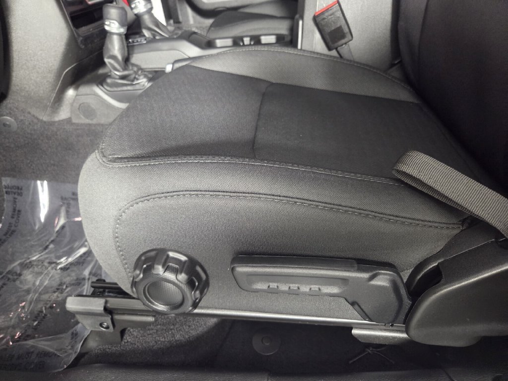 Used 2022 Jeep Wrangler Sport AWD/4WD image 14