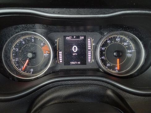 Used 2019 Jeep Cherokee Latitude Plus AWD/4WD image 23