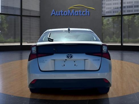 Used 2021 Toyota Prius LE image 10