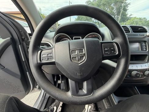 Used 2020 Dodge Journey SE FWD image 9