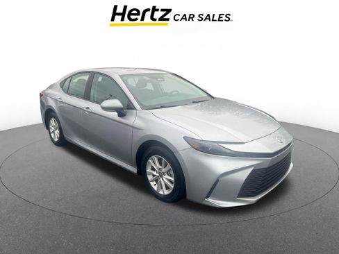 Used 2025 Toyota Camry LE image 1