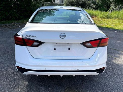 Used 2025 Nissan Altima 2.5 SV FWD image 10