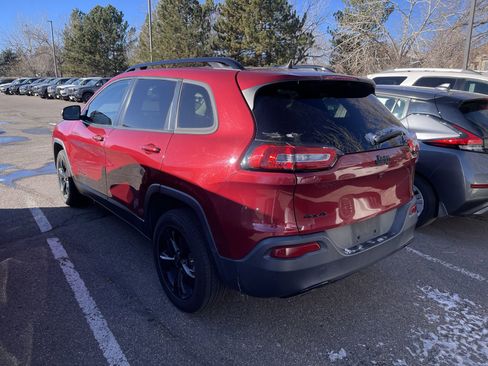 Used 2017 Jeep Cherokee Limited image 3