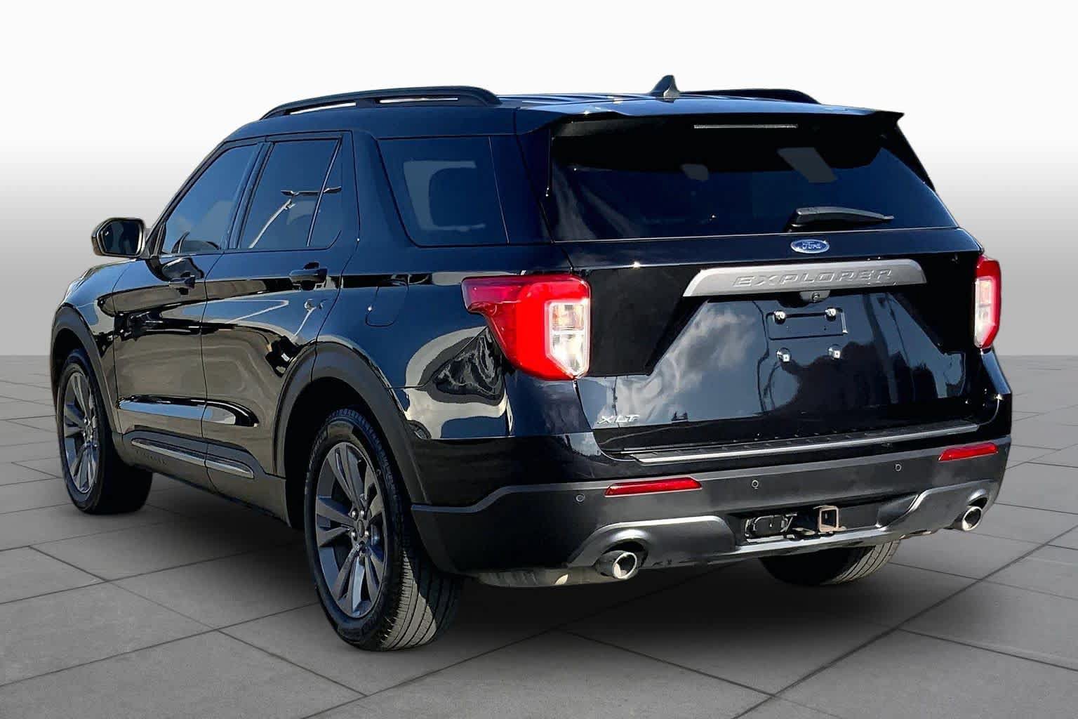 Used 2022 Ford Explorer XLT w/ Equipment Group 202A RWD image 12