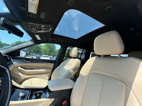 Used 2022 Jeep Grand Cherokee Limited 4xe w/ Luxury Tech Group II AWD/4WD image 26