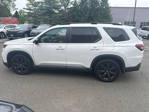 Used 2023 Honda Pilot Sport image 3