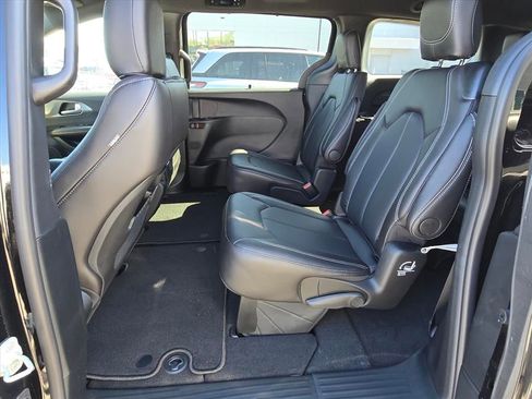 New 2026 Chrysler Pacifica Select image 5