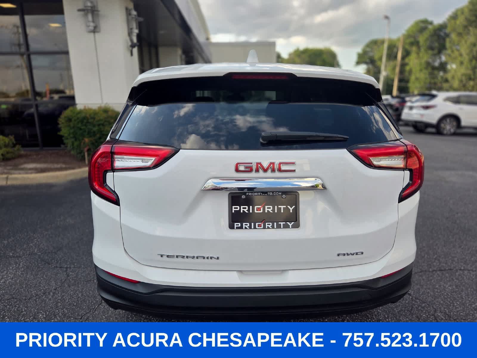 Used 2024 GMC Terrain SLE AWD/4WD image 7