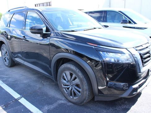 Used 2024 Nissan Pathfinder SV FWD image 2