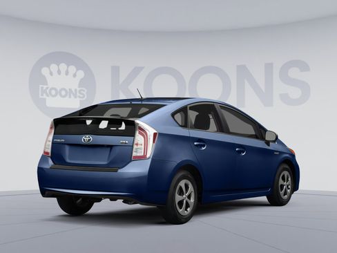 Used 2014 Toyota Prius Two FWD image 2