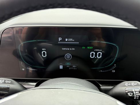Used 2023 Kia Niro SX Touring FWD image 11