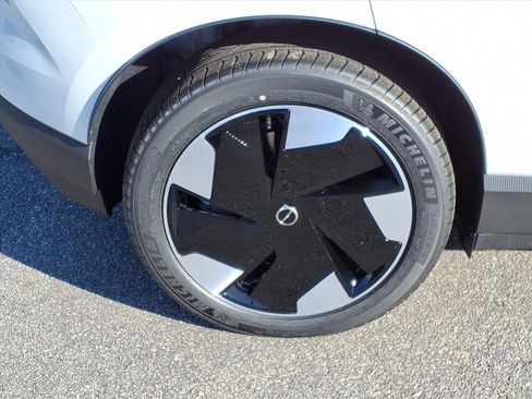 New 2026 Volvo EX30 Plus w/ Protection Package Premier image 7