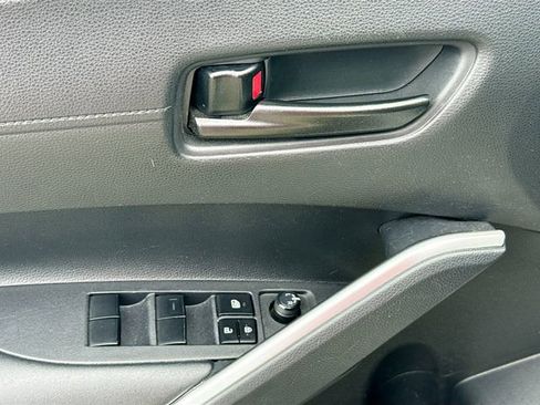 Used 2023 Toyota Corolla Cross AWD Hybrid image 17