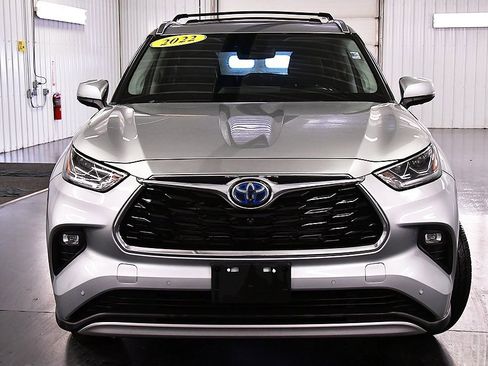 Used 2022 Toyota Highlander Platinum image 2