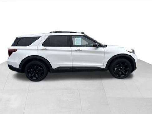 Used 2023 Ford Explorer ST-Line w/ Class IV Trailer Tow Package image 7