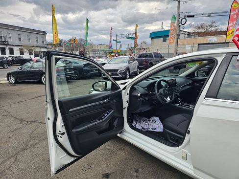 Used 2021 Nissan Altima 2.5 SV image 9