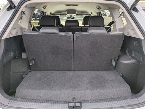 Used 2024 Volkswagen Tiguan SE image 28
