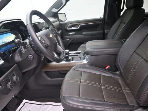 Used 2025 Chevrolet Silverado 1500 High Country RWD image 12