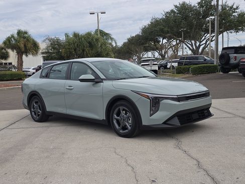 Certified 2025 Kia K4 LXS image 2