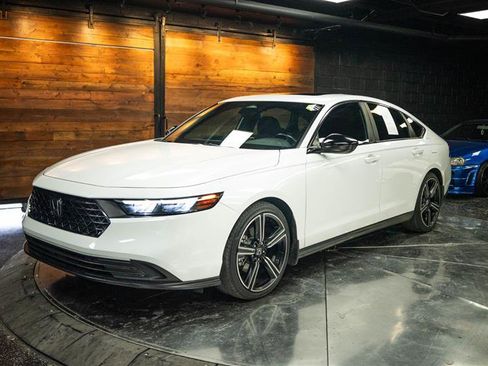 Used 2024 Honda Accord Sport image 2
