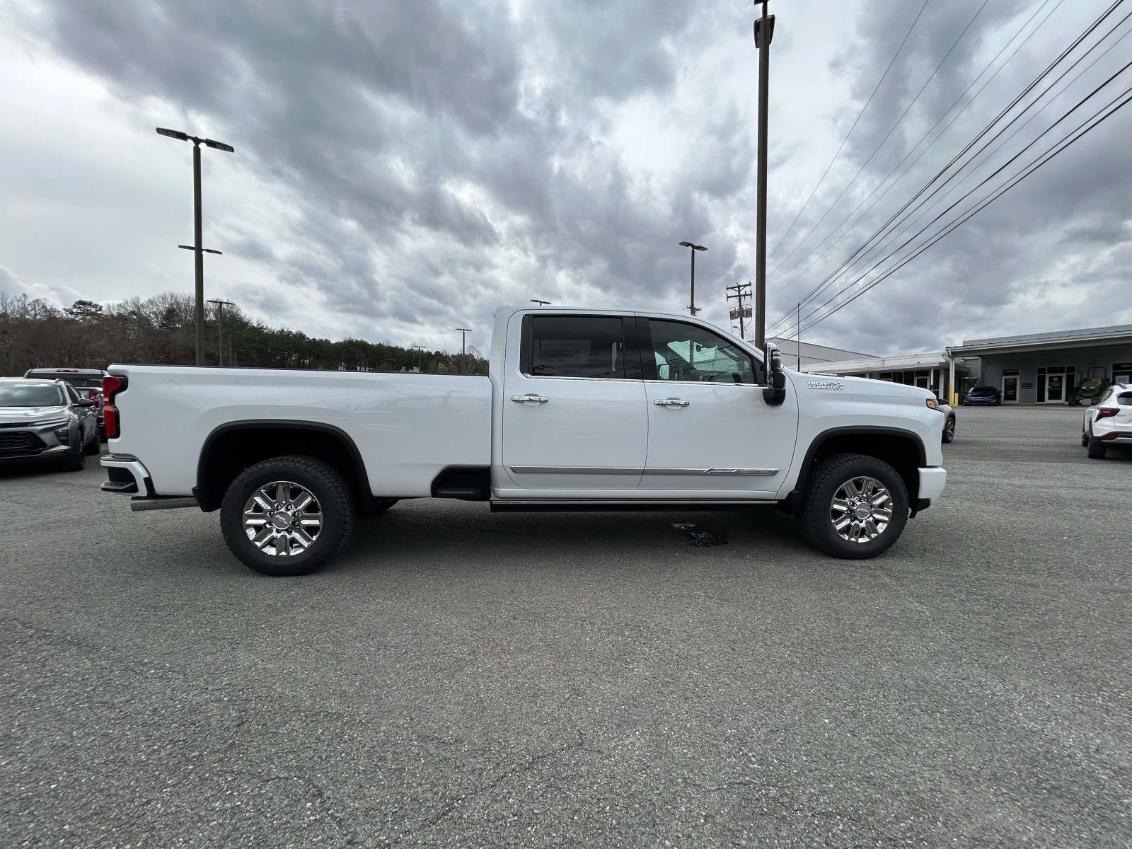 New 2026 Chevrolet Silverado 2500 High Country w/ High Country Premium Package AWD/4WD image 2
