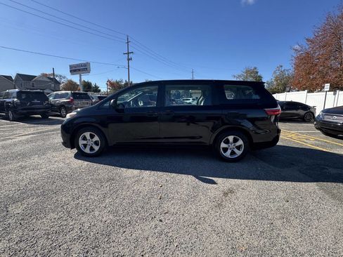Used 2015 Toyota Sienna L image 15