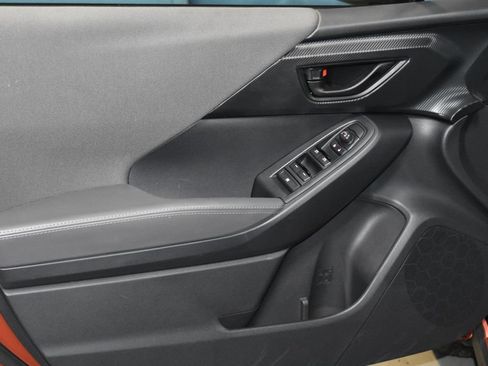 Used 2025 Subaru Crosstrek 2.0i Premium image 4