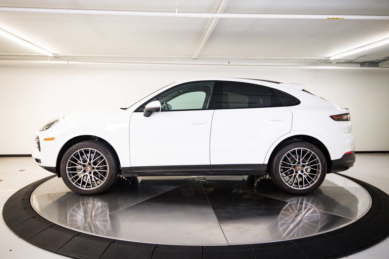 Certified 2023 Porsche Cayenne Coupe AWD/4WD image 2