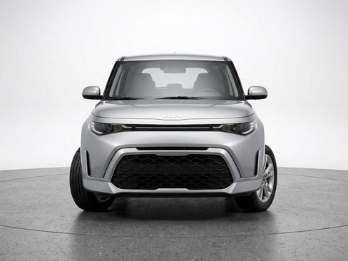 Used 2025 Kia Soul LX w/ LX Technology Package FWD image 2