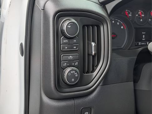Used 2019 Chevrolet Silverado 1500 Custom Trail Boss w/ Custom Convenience Package AWD/4WD image 17