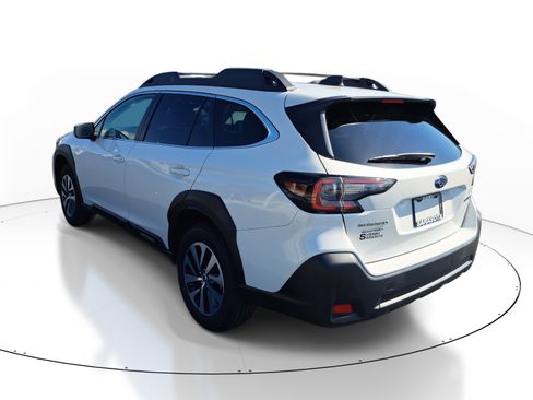 Certified 2025 Subaru Outback Premium image 4