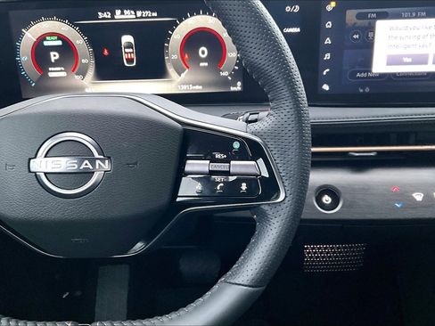 Used 2024 Nissan Ariya AWD image 12