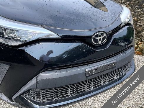 Used 2020 Toyota C-HR XLE FWD image 23