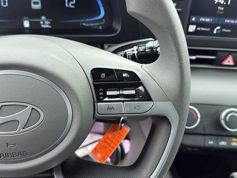 Used 2025 Hyundai Elantra SE image 15