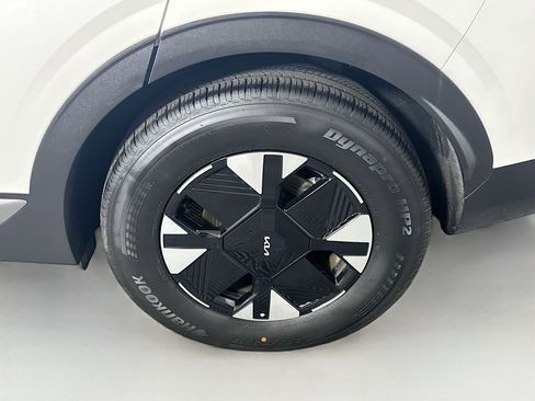 Used 2026 Kia Sportage LX image 7