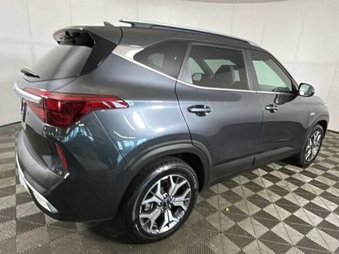 Used 2022 Kia Seltos EX AWD/4WD image 2