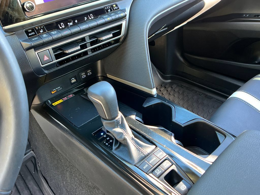 Used 2026 Toyota Camry Hybrid w/ Convenience Package AWD/4WD image 20