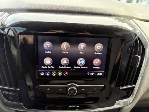 Used 2021 Chevrolet Traverse LT image 18