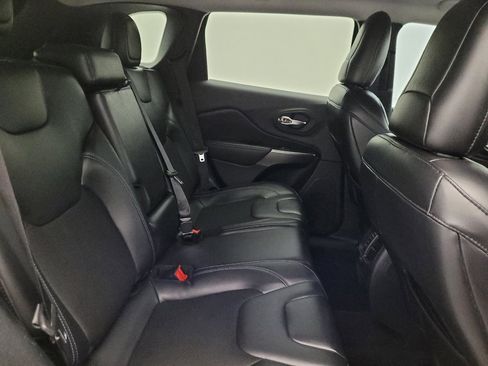 Used 2020 Jeep Cherokee Latitude Plus FWD image 19