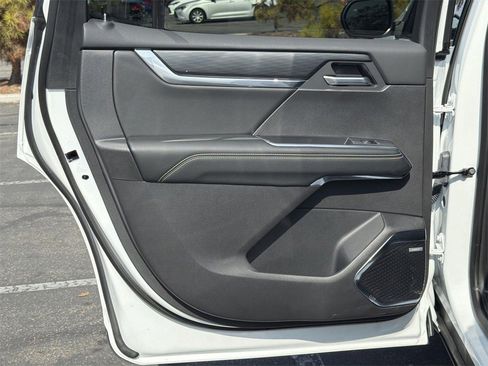 Used 2025 GMC Acadia Elevation image 24