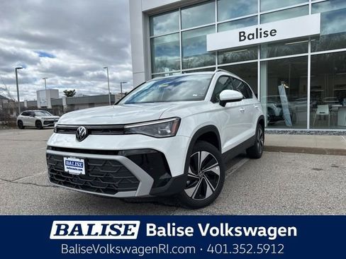 New 2026 Volkswagen Taos SE AWD/4WD image 3