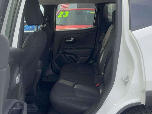 Used 2023 Jeep Renegade Latitude image 9